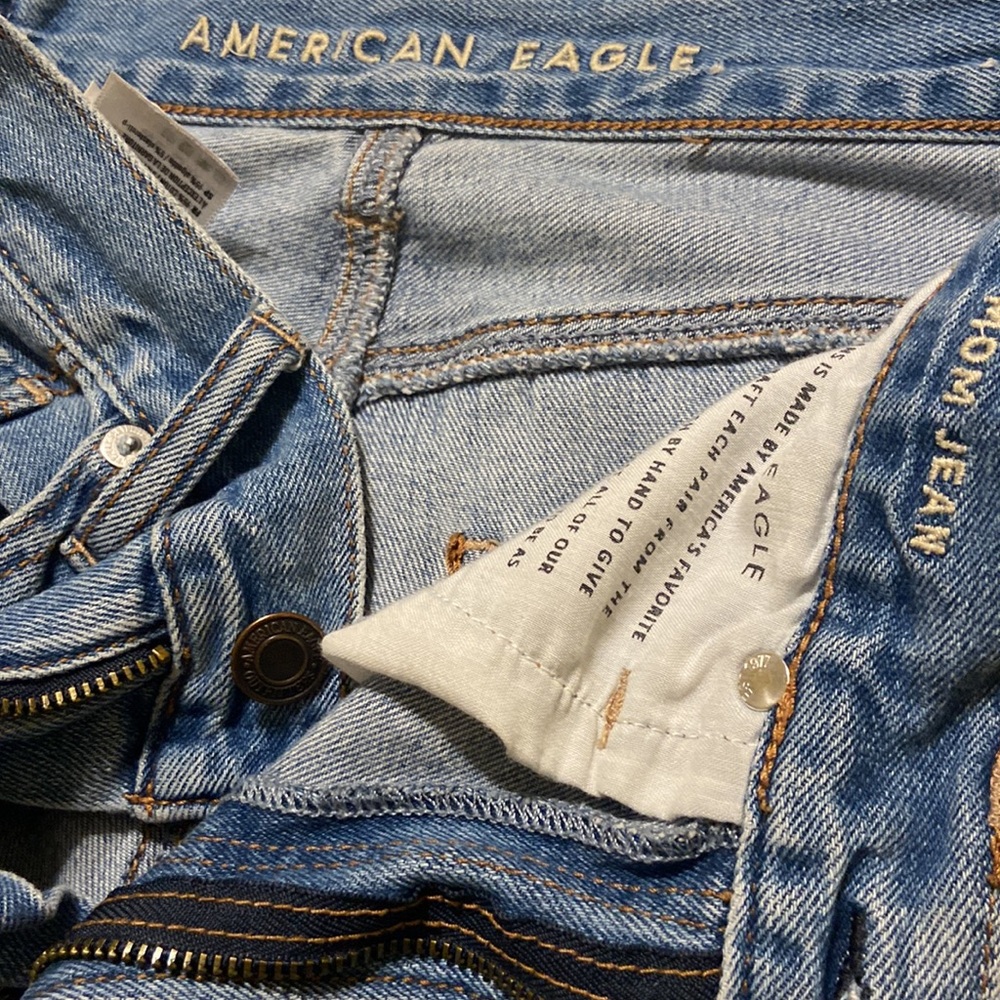American Eagle Mom Jean Sz 2 Long worn, ripped, distressed cool jeans, light - Picture 11 of 13